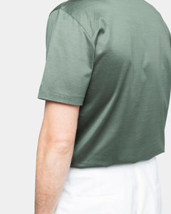 t shirt uomo tinta unita verde militare manica corta classica con stile sartoriale in tessuto lucido 100% cotone pregiato su misura brand filatori laterale3